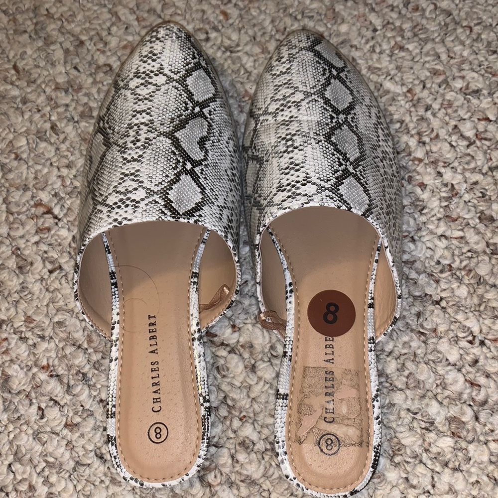 Kandi white/black slip on shoes